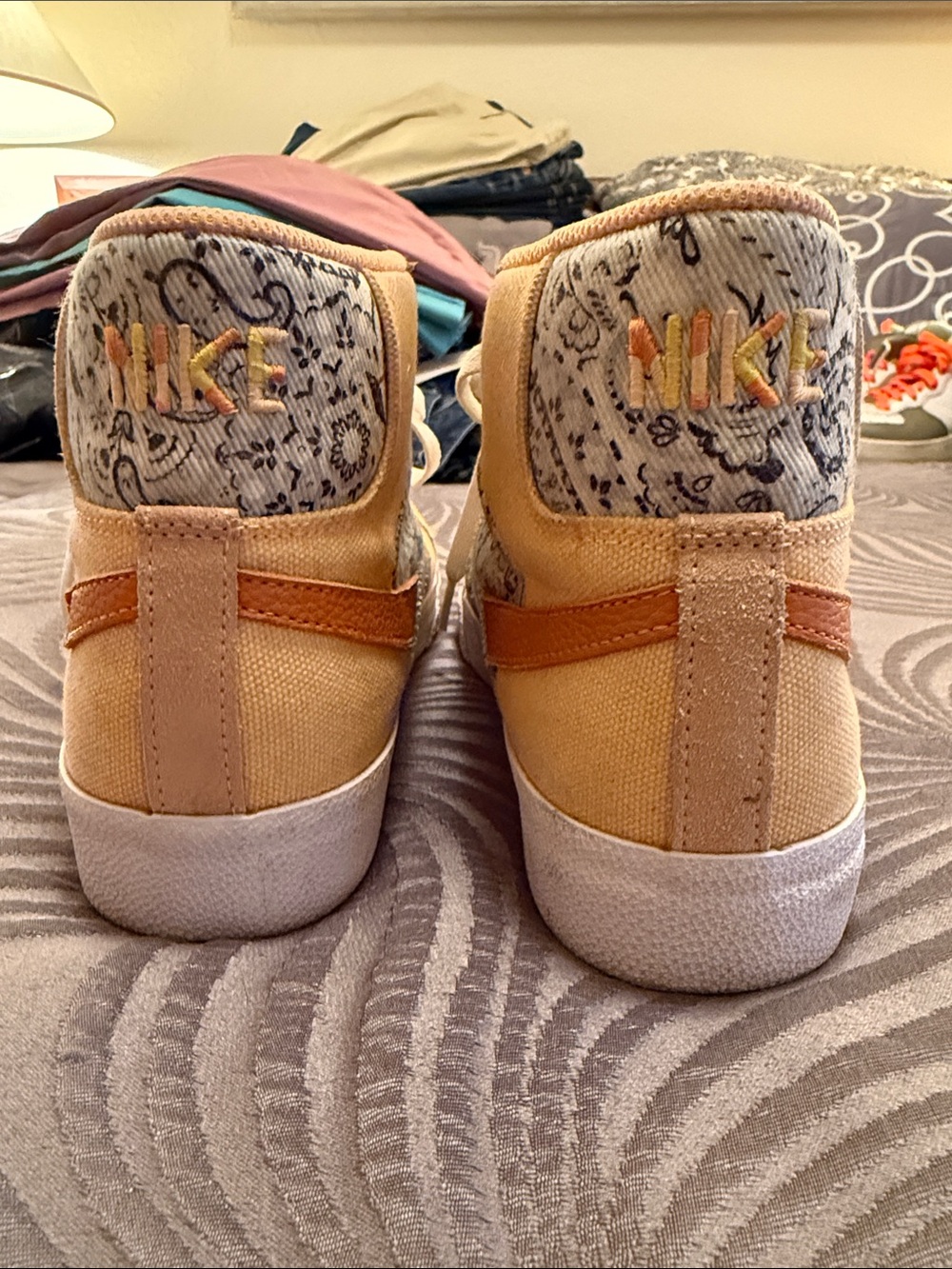 Nike air zoom Yellow & Peach High-Top Sneakers with Patterned Heel - Picture 2 of 7